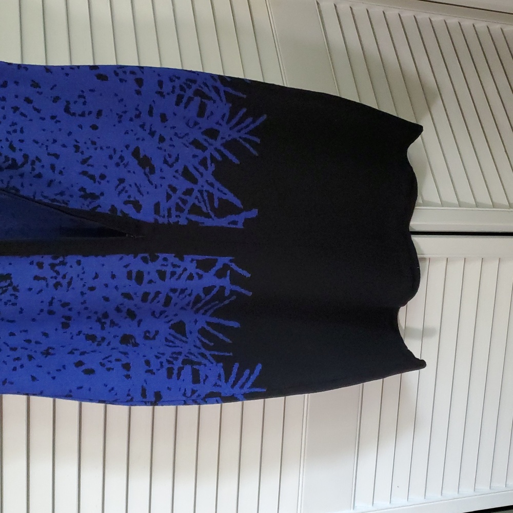 Sioni Black and Blue Bodycon Dress - Picture 10 of 11